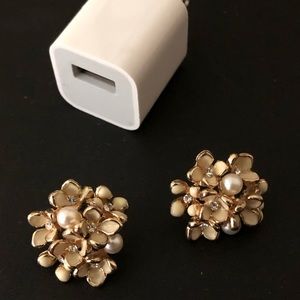 Floral pearl cluster earrings